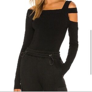 H:ours Cold Shoulder Top